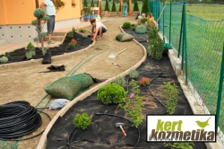 Növényágyás geotextil takarása (14)